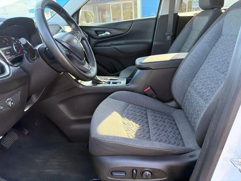 Used 2024 Summit White Chevrolet LT image 28