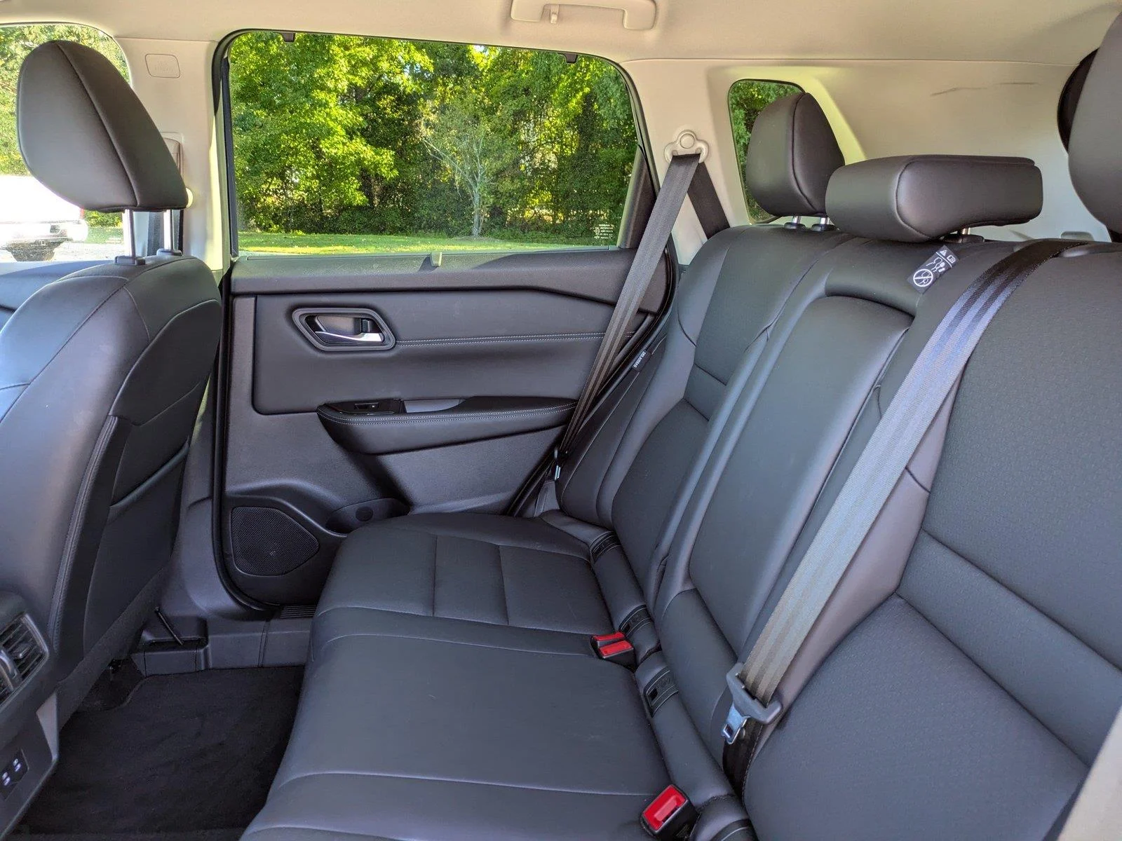 Used 2024 Deep Ocean Blue Pearl Nissan SV image 14
