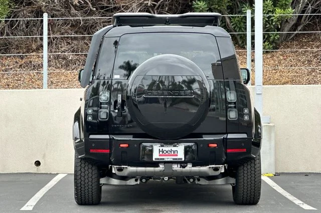 New 2026 Santorini Black Land Rover X image 4