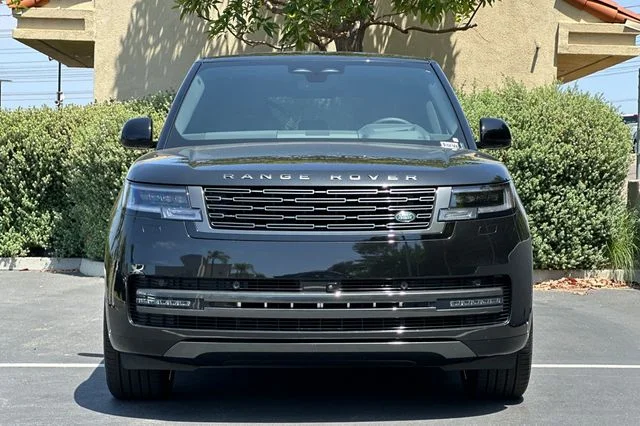 New 2026 Santorini Black Land Rover SE image 8
