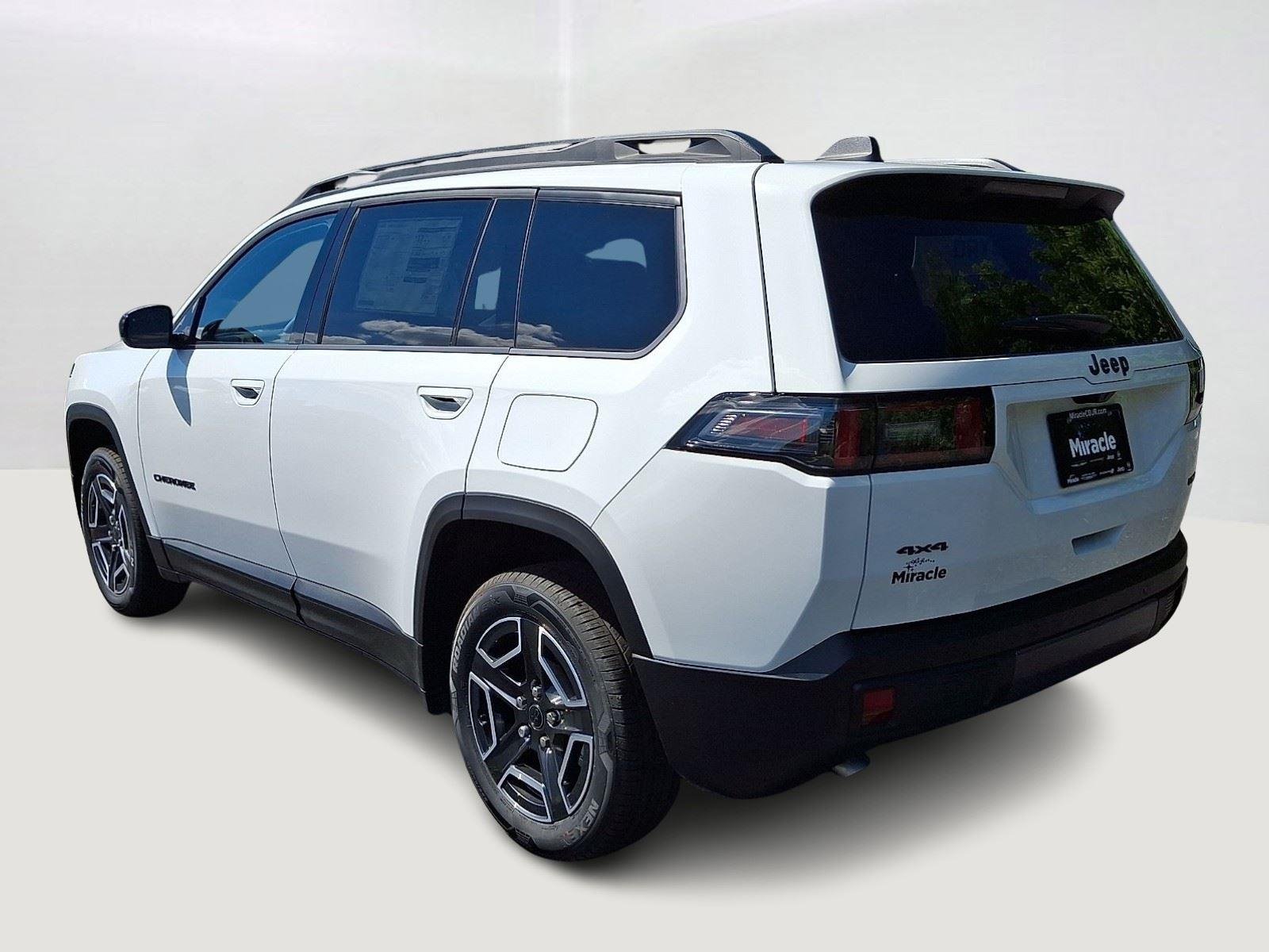 New 2026 Bright White Clear-Coat Exterior Paint Jeep Limited image 5