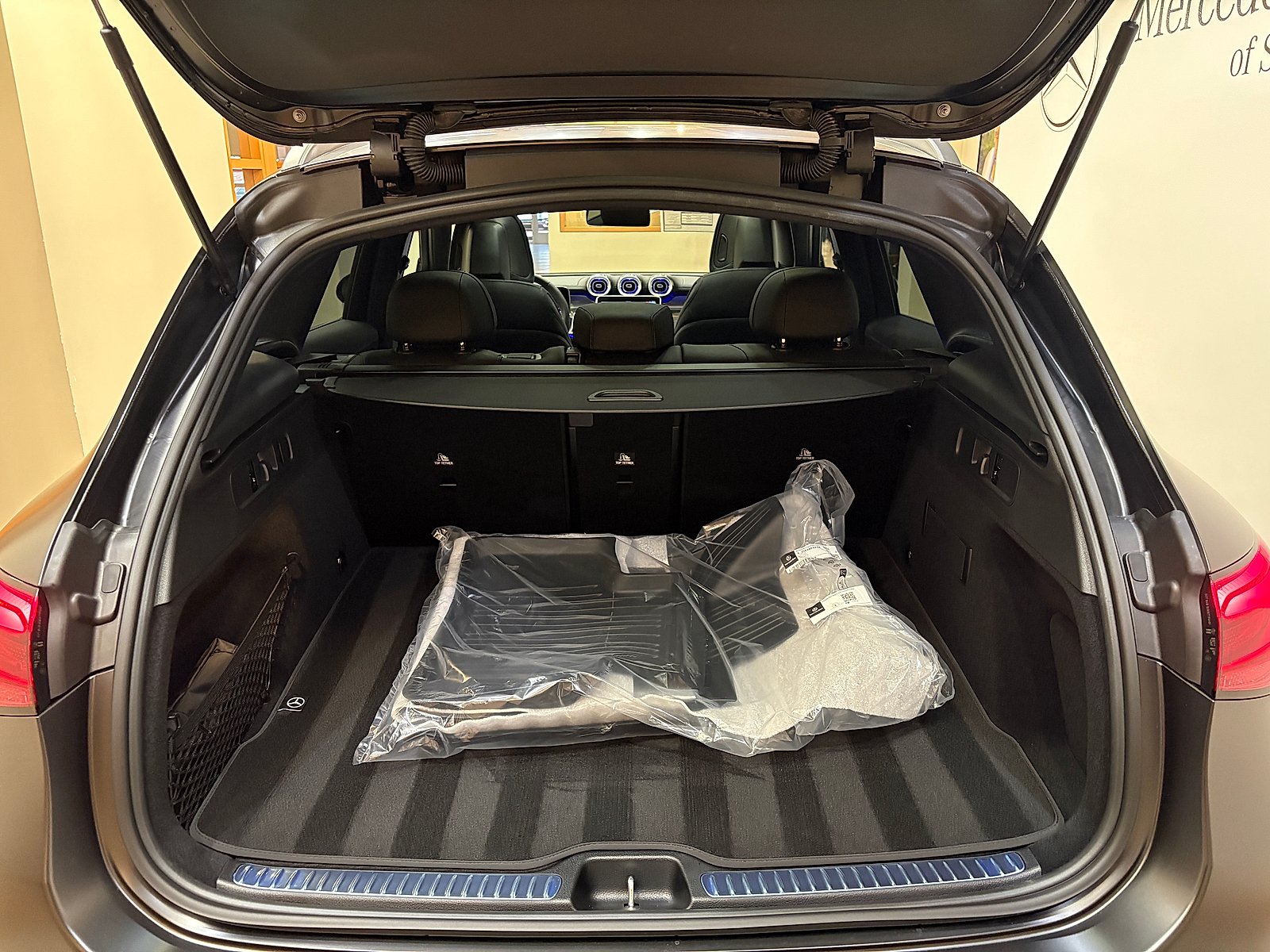 New 2027 MANUFAKTUR exclusive graphite grey magno Mercedes-Benz GLC 300 image 23