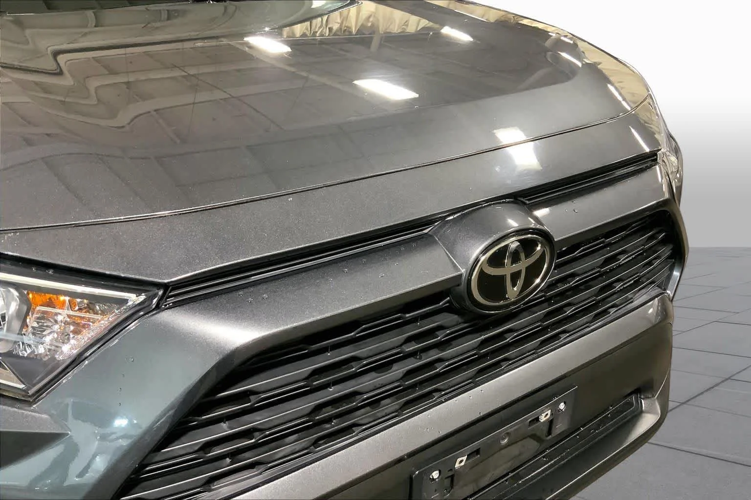 Used 2020 Magnetic Gray Metallic Toyota XLE image 30