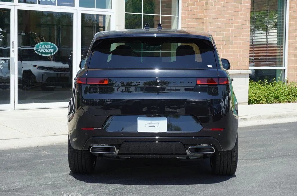 New 2026 Santorini Black Land Rover Dynamic SE image 5