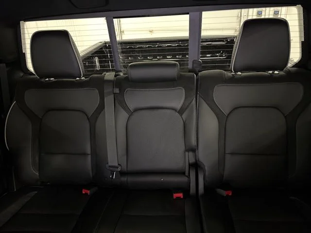 New 2026 Diamond Black Crystal Pearl-Coat Exterior Paint RAM Laramie image 29