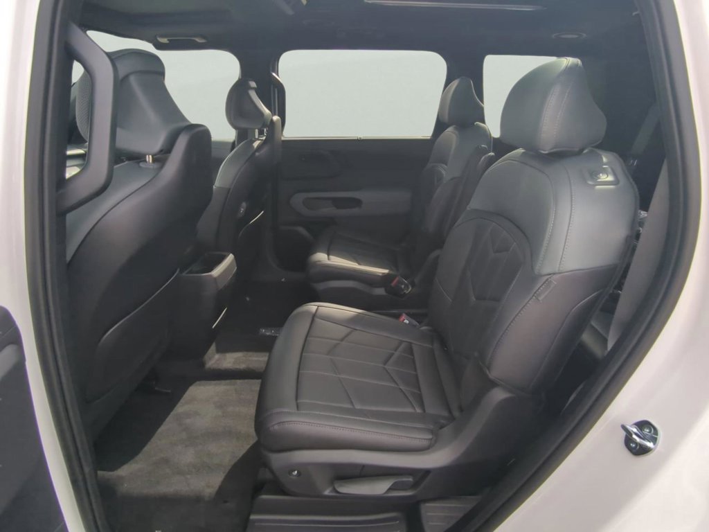 New 2027 Glacial White Pearl Kia X-LINE SX image 16