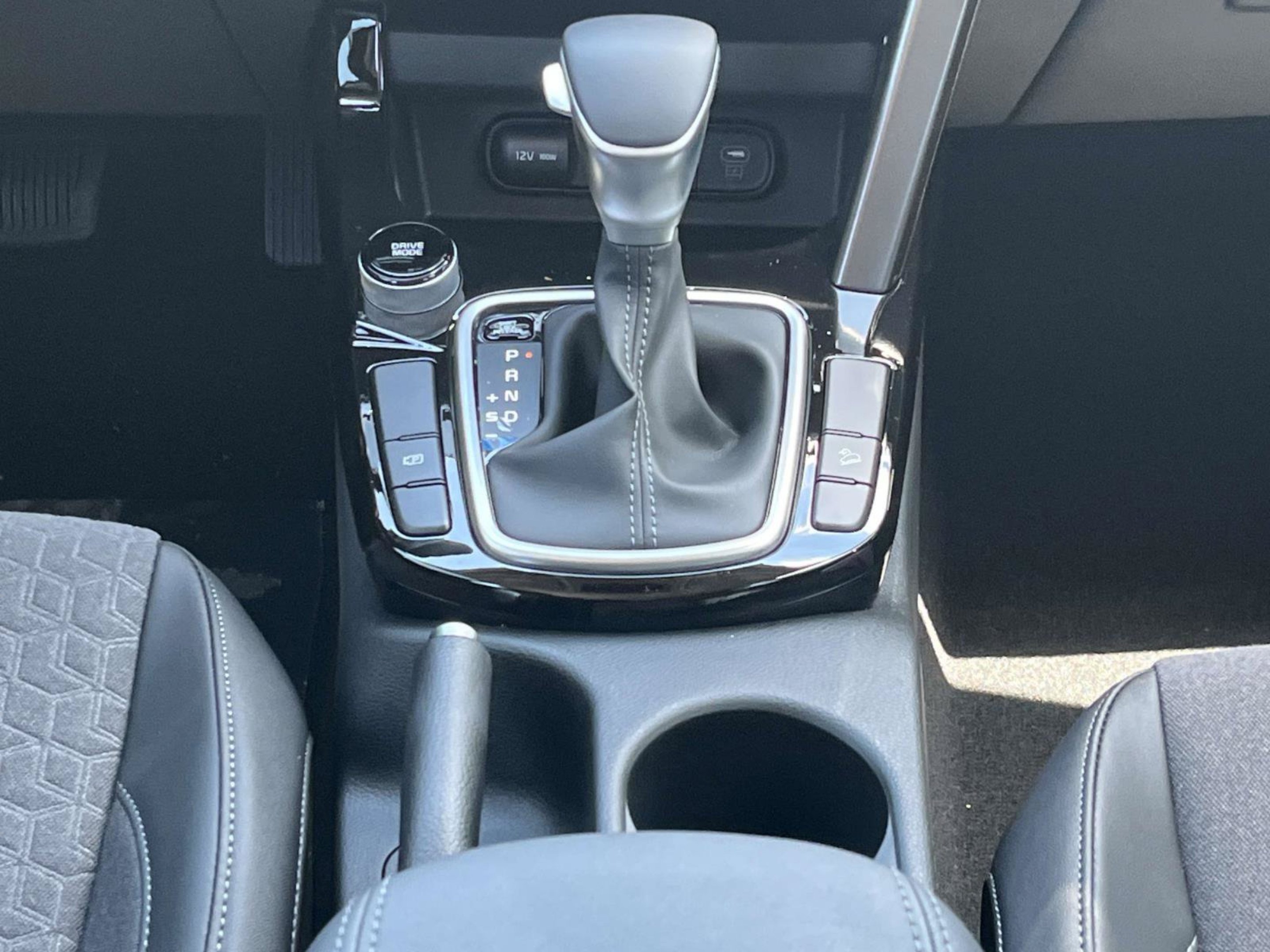 New 2026 Snow White Pearl Kia S image 12