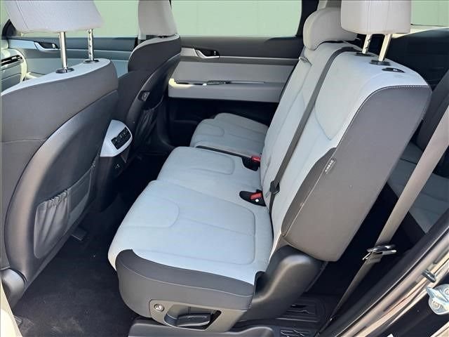 Used 2023 White Hyundai SE image 10