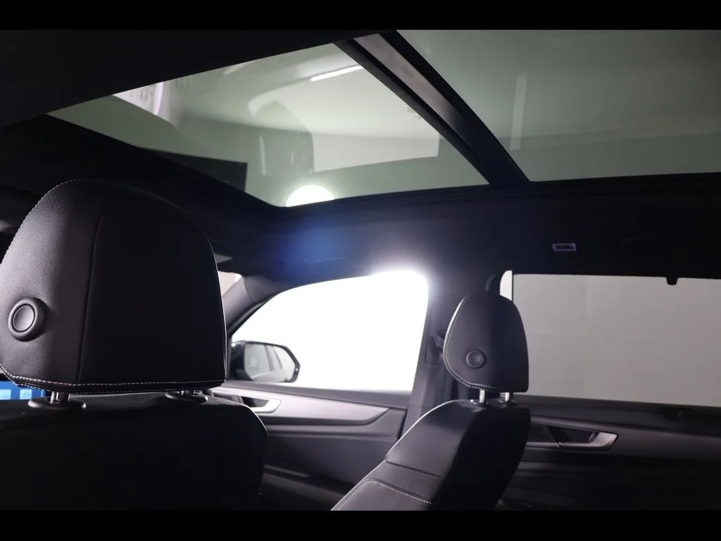 New 2026 Black Volkswagen 2.0T SE w/Technology image 9