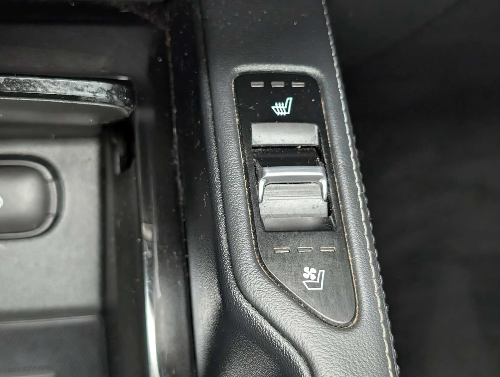 Used 2022 Wolf Gray Kia EX image 32