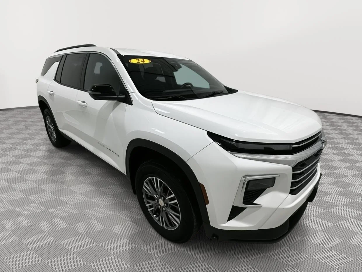Used 2024 Summit White Chevrolet LT image 7