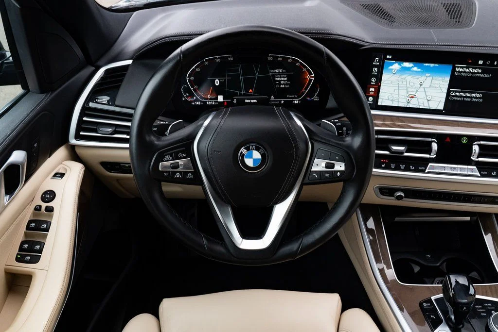 Used 2021 Gray BMW xDrive40i image 11