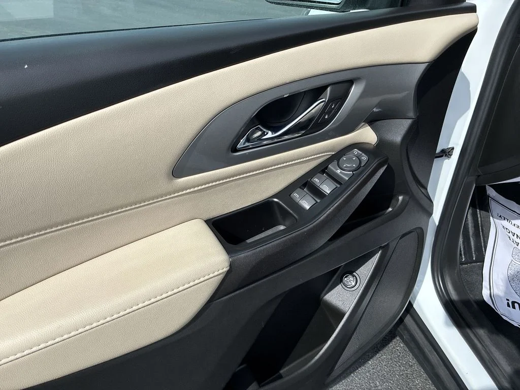 Used 2023 White Chevrolet LT image 13