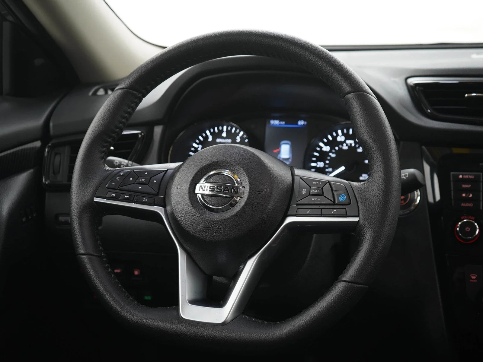 Used 2020 Gun Metallic Nissan SL image 17