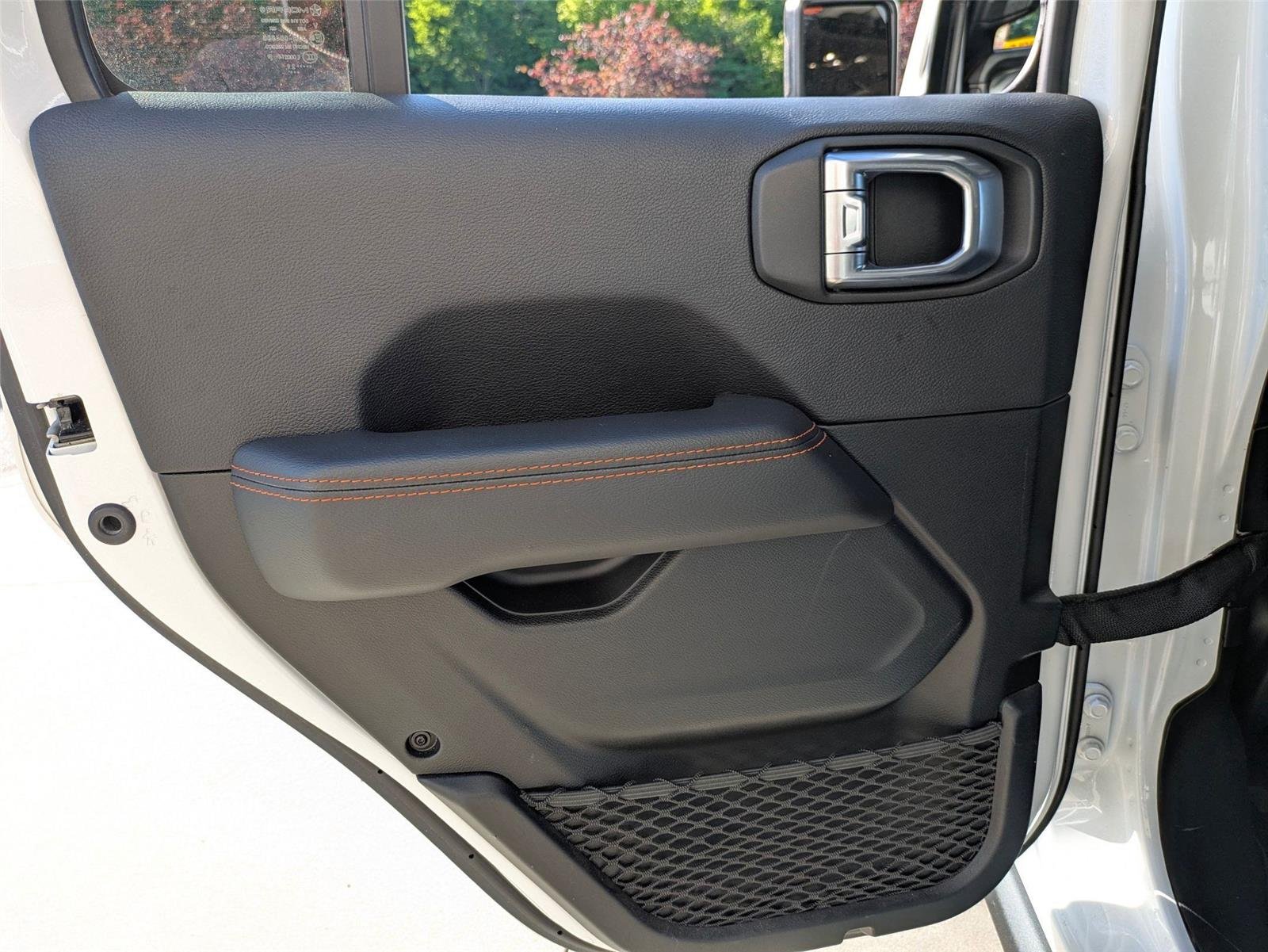 Used 2021 Bright White Clearcoat Jeep Mojave image 22