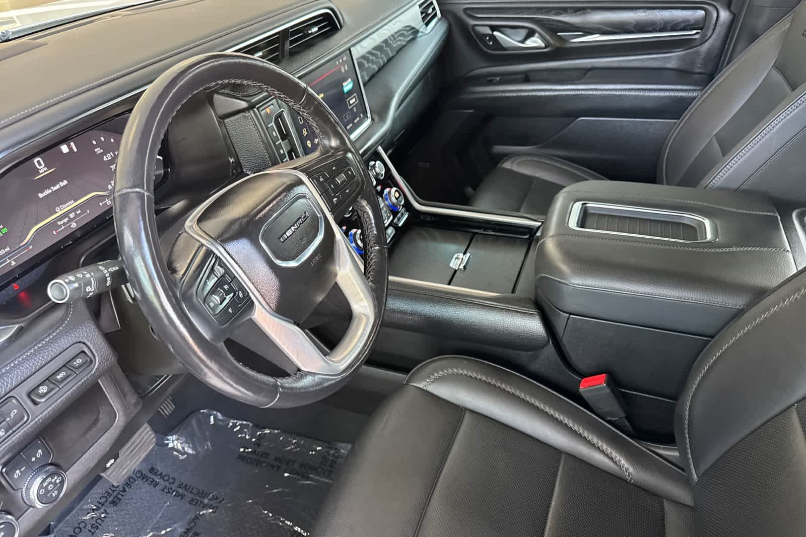 Used 2022 White Frost Tricoat GMC Denali image 11