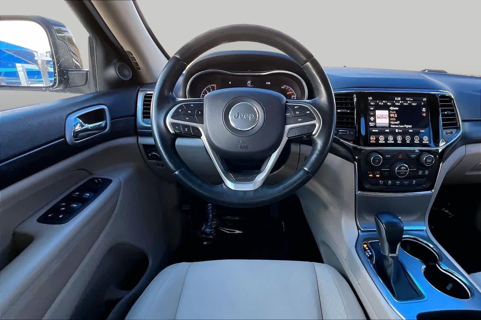 Used 2022 Diamond Black Crystal Pearlcoat Jeep Laredo E image 6