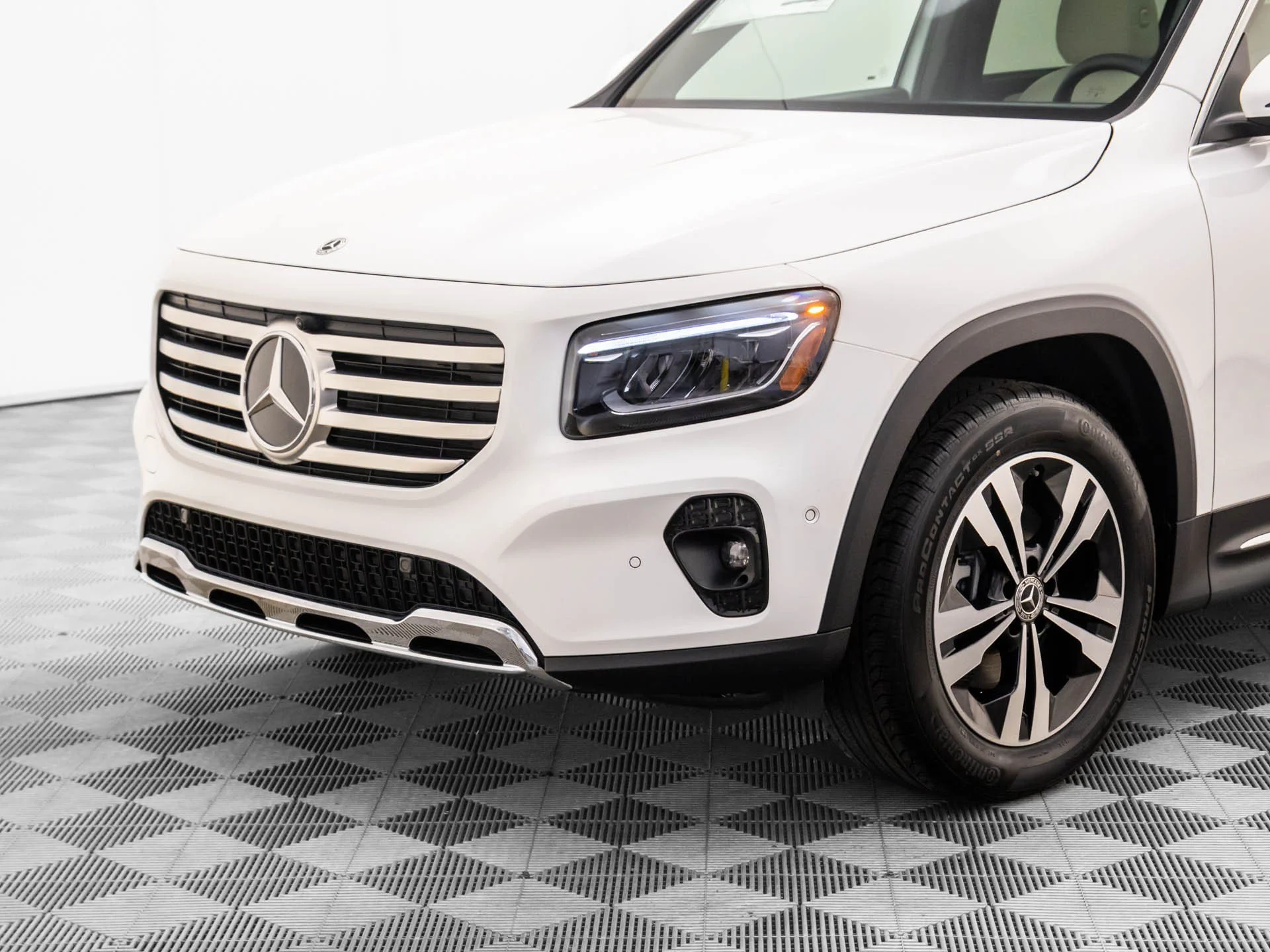 New 2026 White Mercedes-Benz GLB 250 image 36