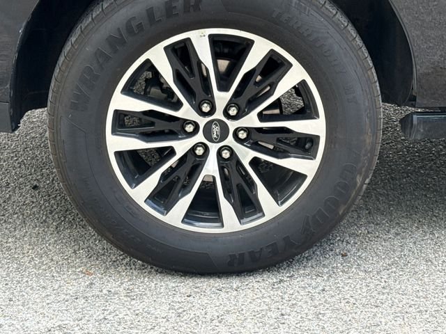 Used 2025 Black Ford Platinum image 9