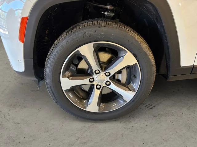 New 2026 White/off-white Jeep Limited image 15