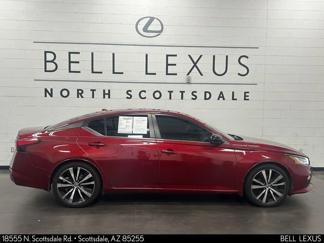 Used 2019 Red Nissan 2.5 SR image 3