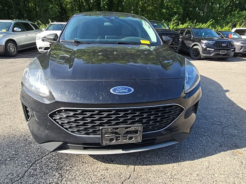 Used 2022 Black Ford SE image 12