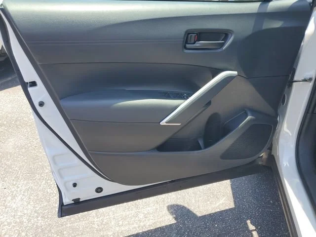 Used 2022 Wind Chill Pearl Toyota LE image 8
