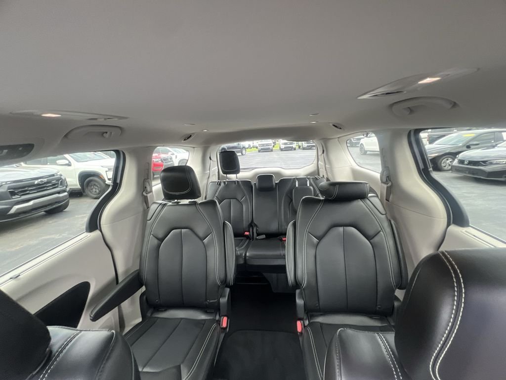 Used 2023 Silver Chrysler Touring L image 13