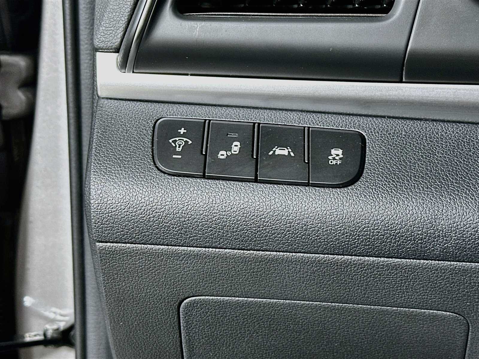 Used 2020 Fluid Metal Hyundai Limited image 10