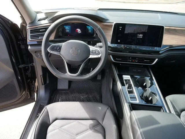 New 2026 Black Volkswagen 2.0T SE w/Technology image 9
