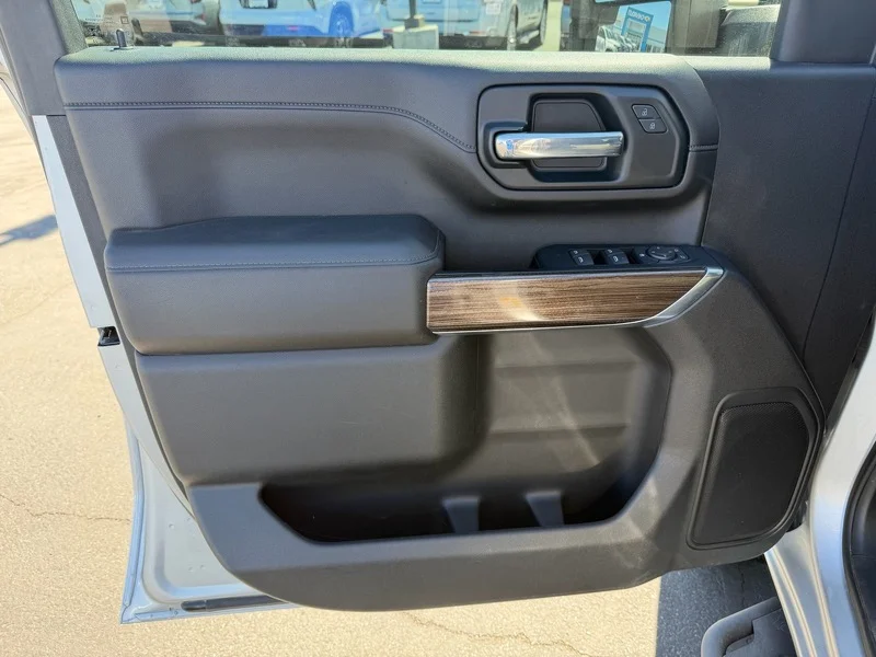 Used 2023 Silver Ice Metallic Chevrolet LT image 17