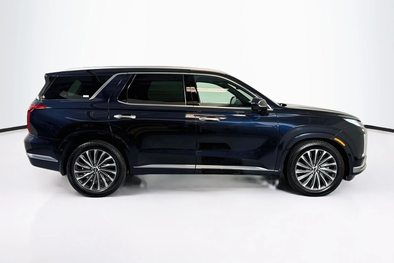 Used 2024 Moonlight Cloud Hyundai Calligraphy image 4