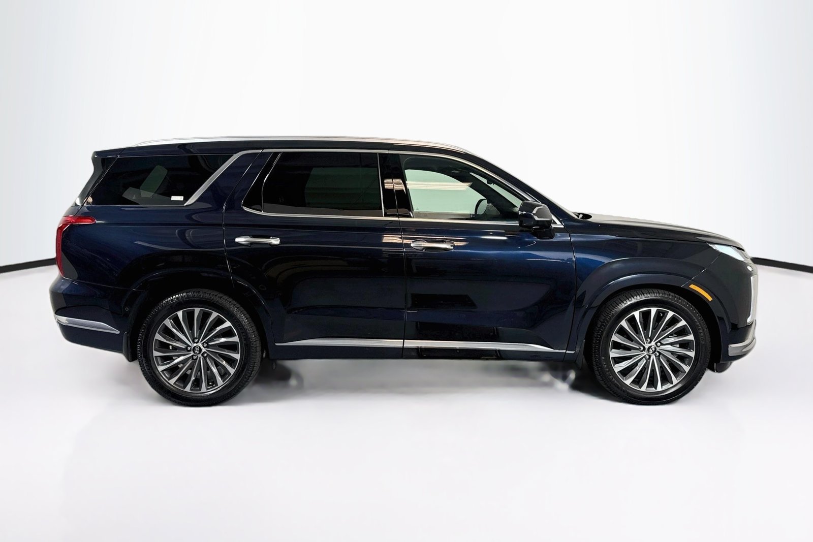Used 2024 Moonlight Cloud Hyundai Calligraphy image 4