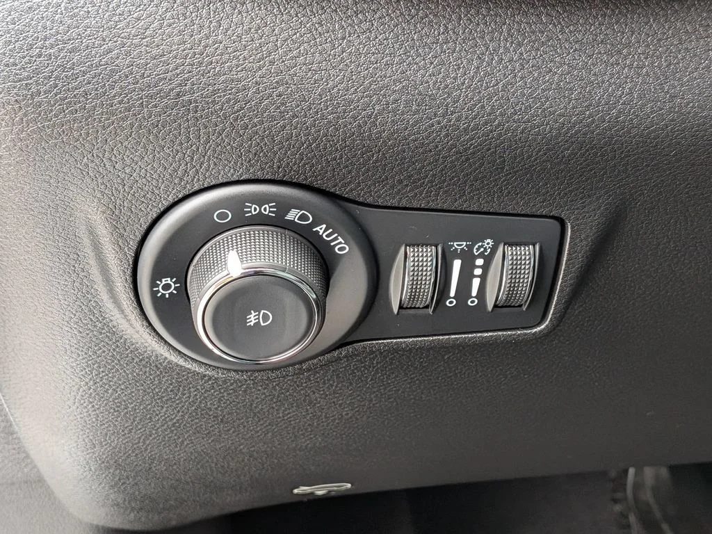 Used 2022 White Jeep Limited image 14