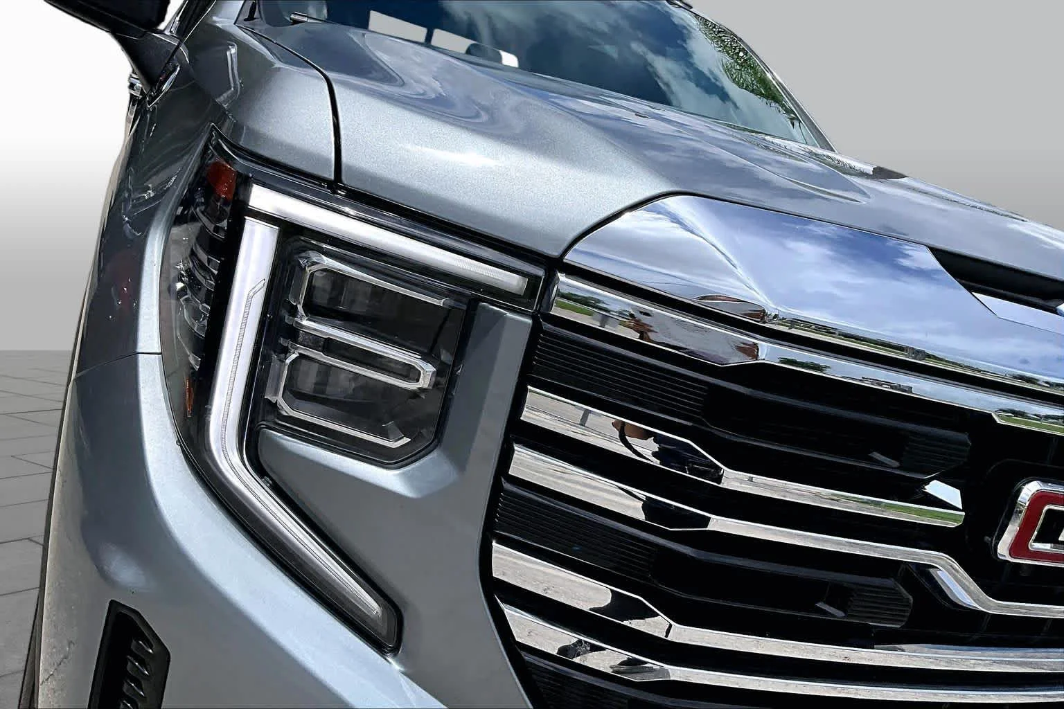 Used 2023 Sterling Metallic GMC SLT image 28