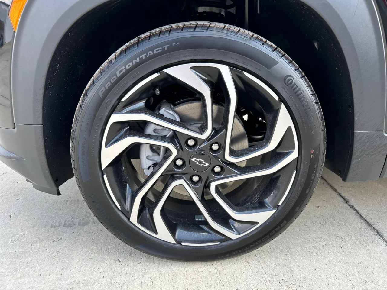 New 2026 Mosaic Black Metallic Chevrolet RS image 9