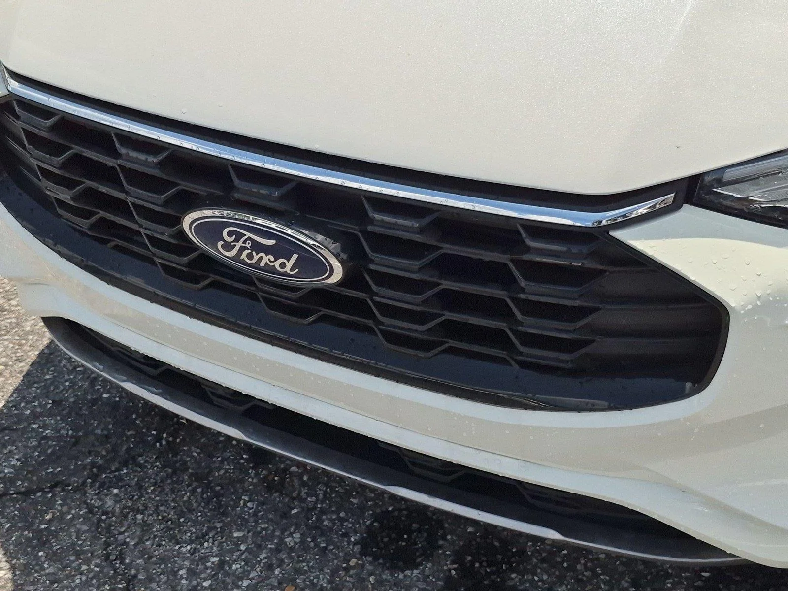 Used 2024 Star White Metallic Tri-Coat Ford ST-Line image 14