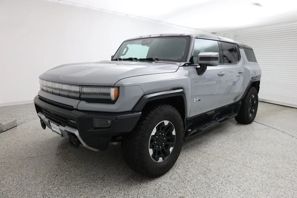 2024 GMC Hummer EV 2X SUV's photo