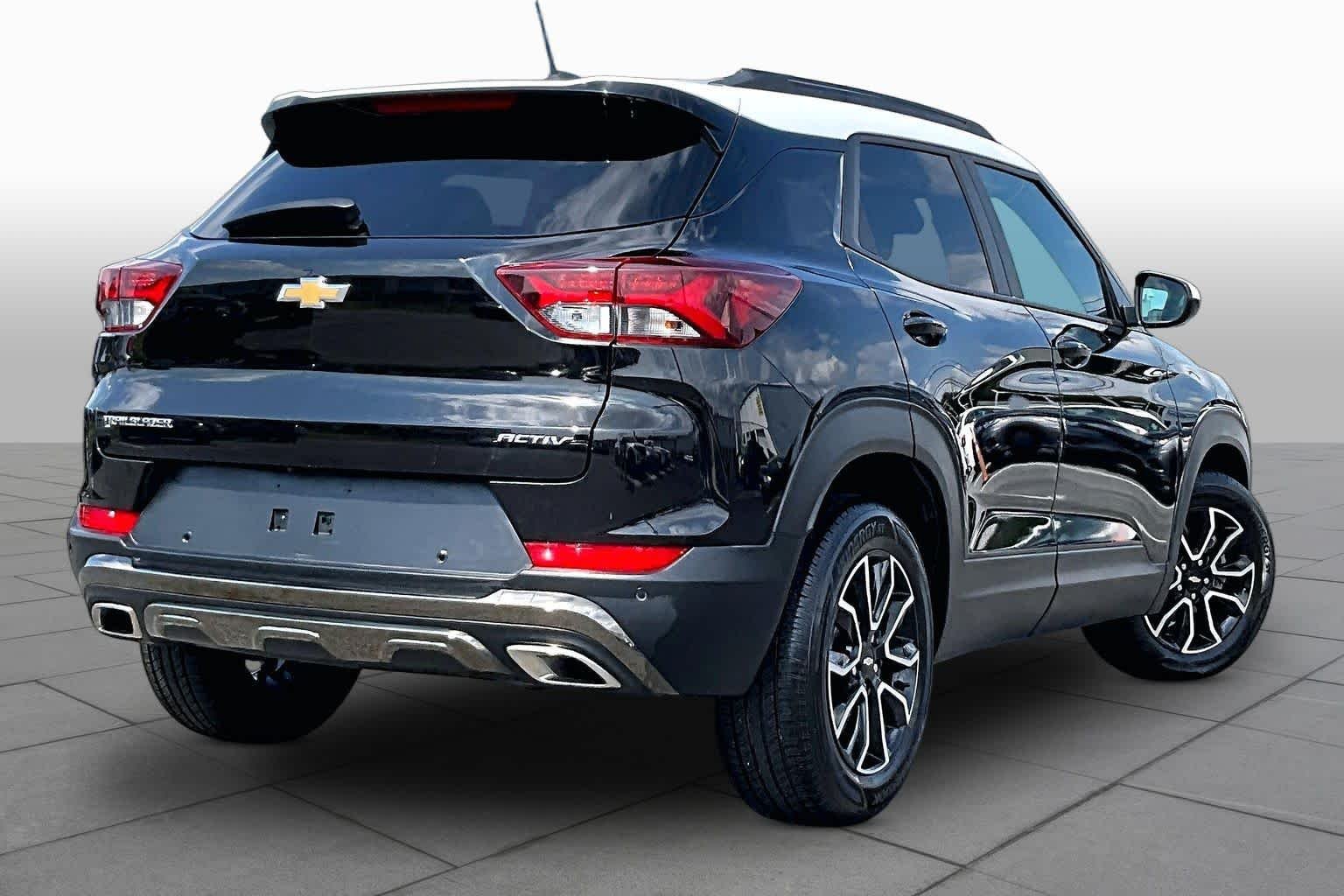 Used 2021 Mosaic Black Metallic Chevrolet ACTIV image 13