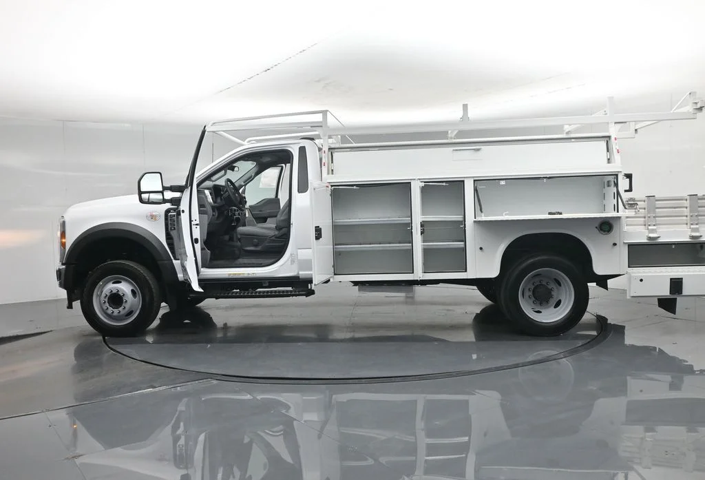 New 2026 Oxford White Ford XL image 4
