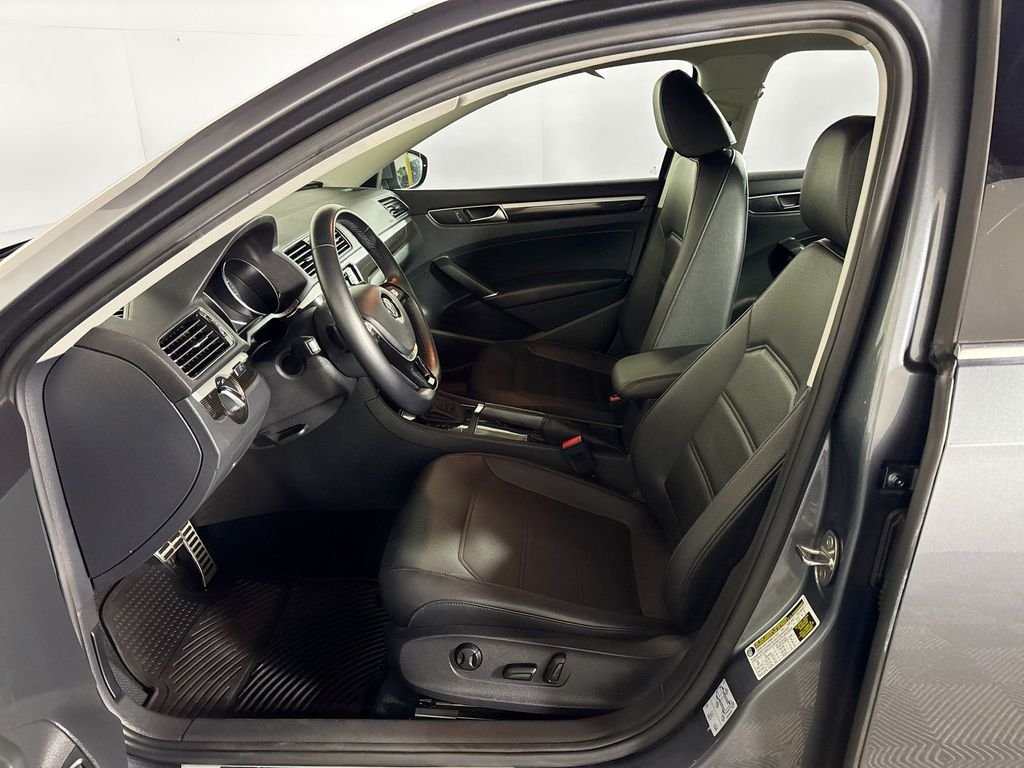 Used 2019 Platinum Gray Metallic Volkswagen 2.0T SE R-Line image 11