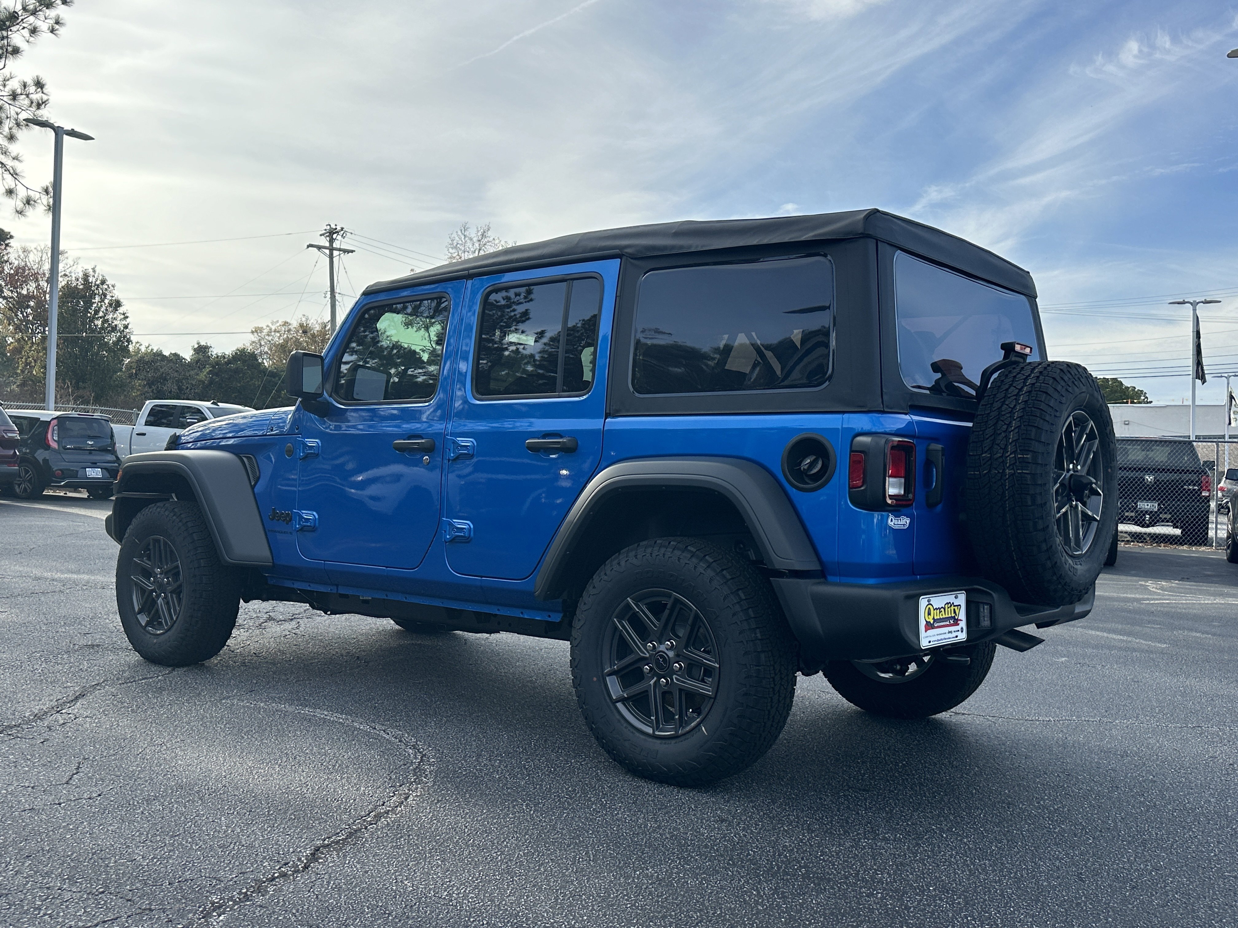 New 2026 Hydro Blue Pearl-Coat Exterior Paint Jeep Sport S image 6