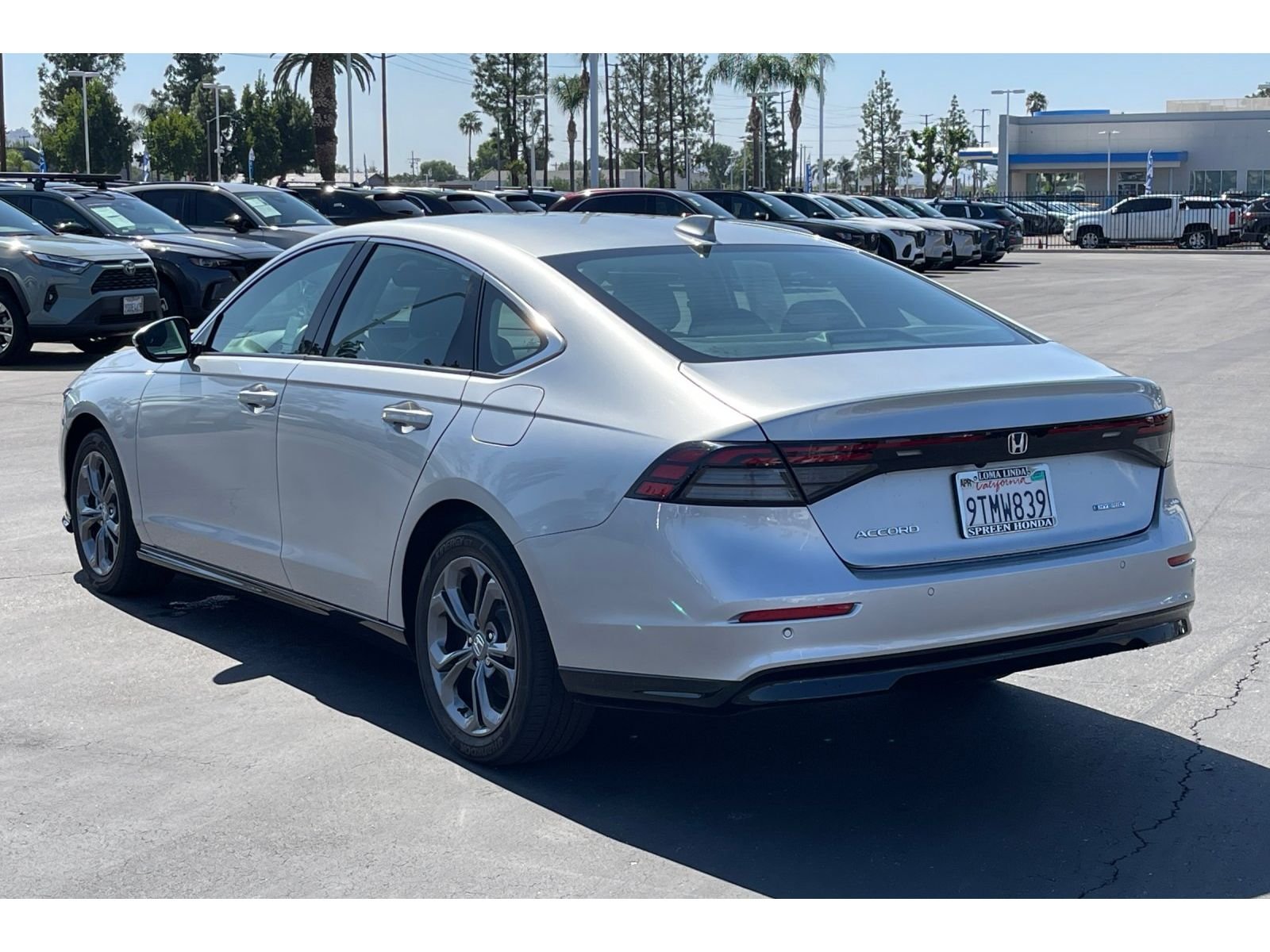 Used 2025 Solar Silver Metallic Honda EX-L image 3