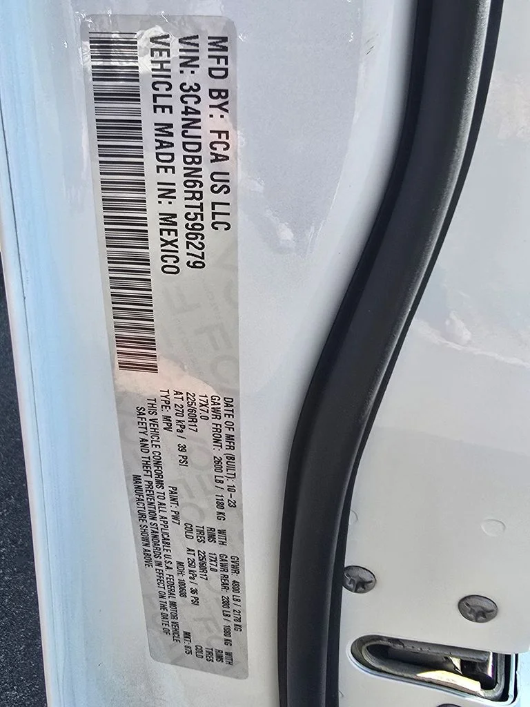 Used 2024 White Jeep Latitude image 9