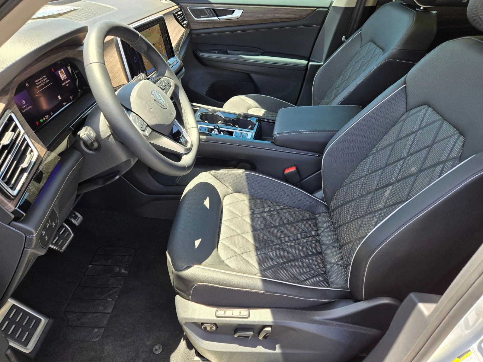 2025 Volkswagen Atlas SEL Premium R-Line - Photo 6