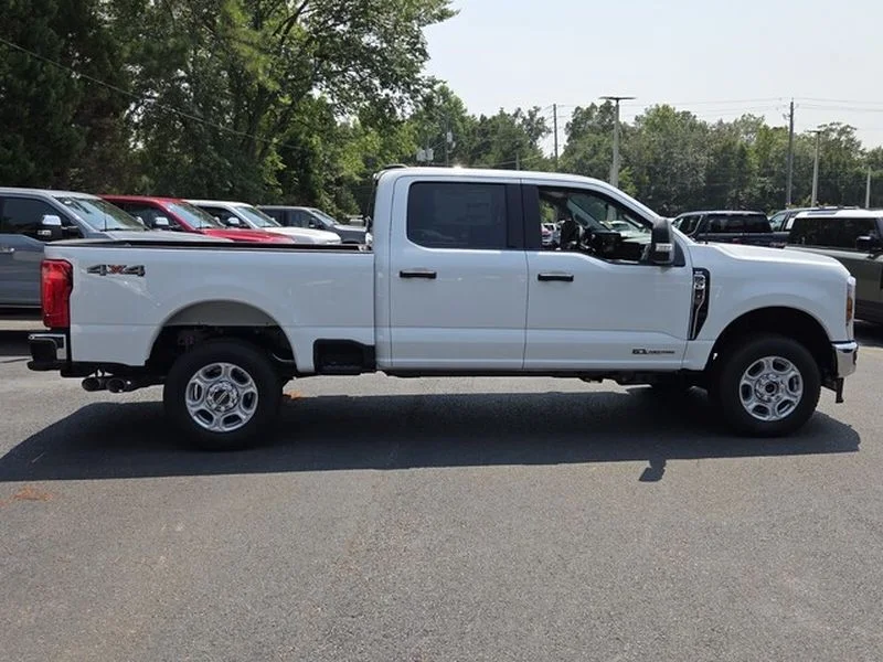 New 2026 Oxford White Ford F-250® XLT image 15