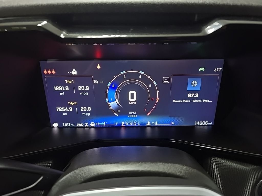Used 2025 Summit White Chevrolet Z71 image 21
