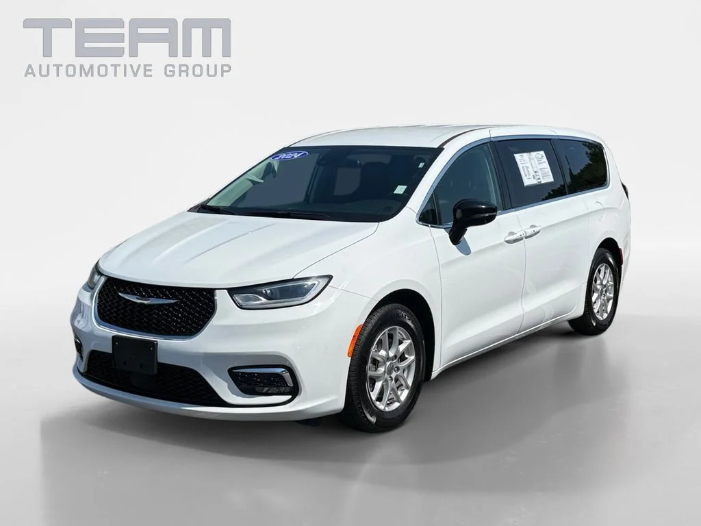 Used 2024 White Chrysler Touring L image 3