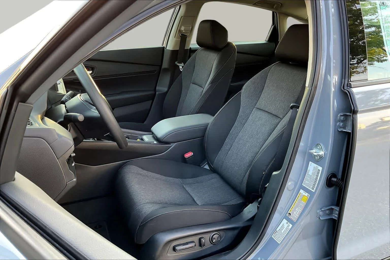 New 2026 Urban Gray Pearl Honda SE image 9