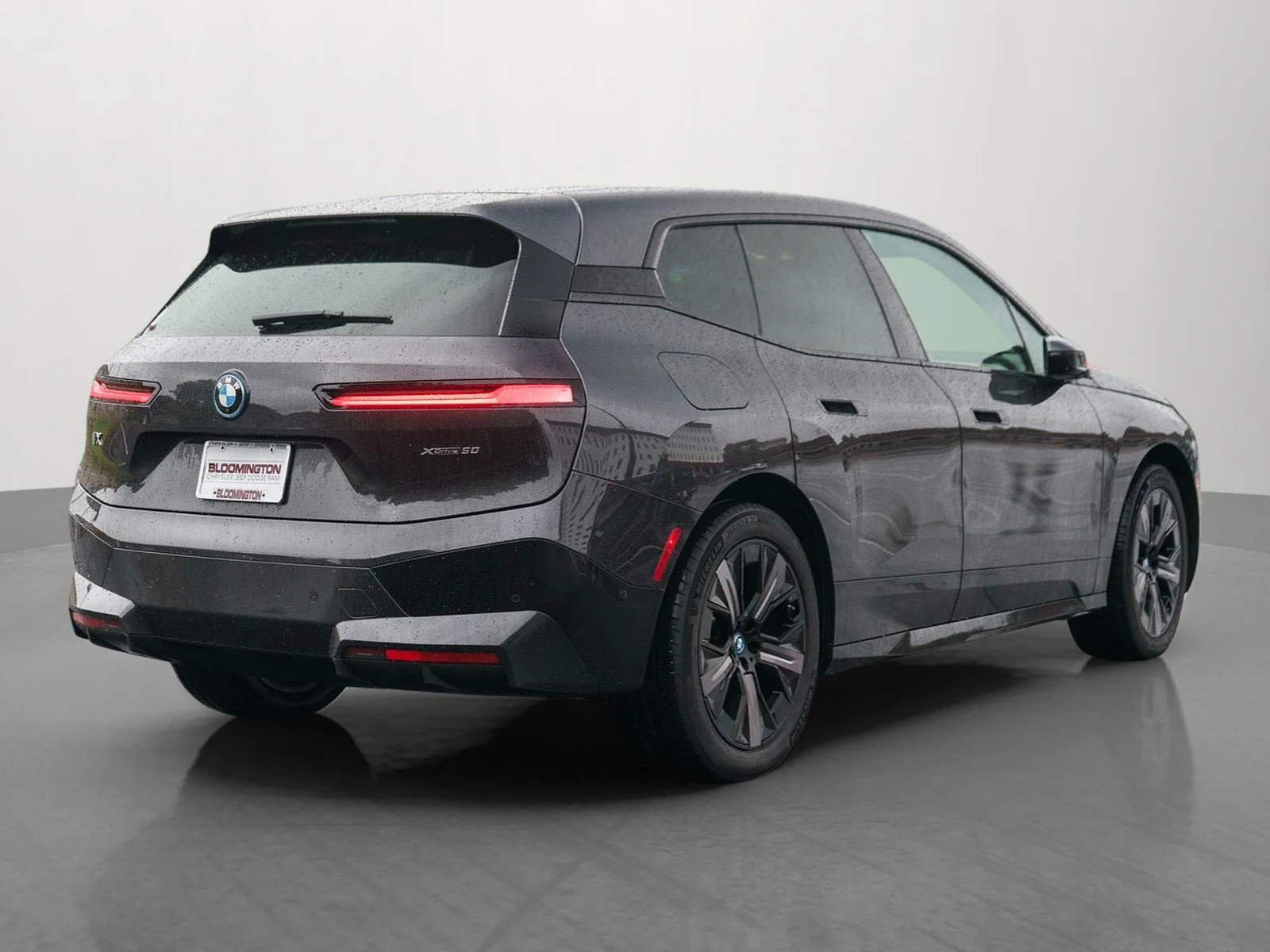 Used 2024 Dark Graphite Metallic BMW xDrive50 image 7
